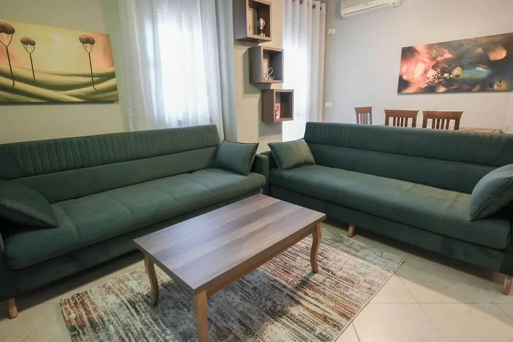 Staycation, City Center Apartment With Balcony Tirana Albanien