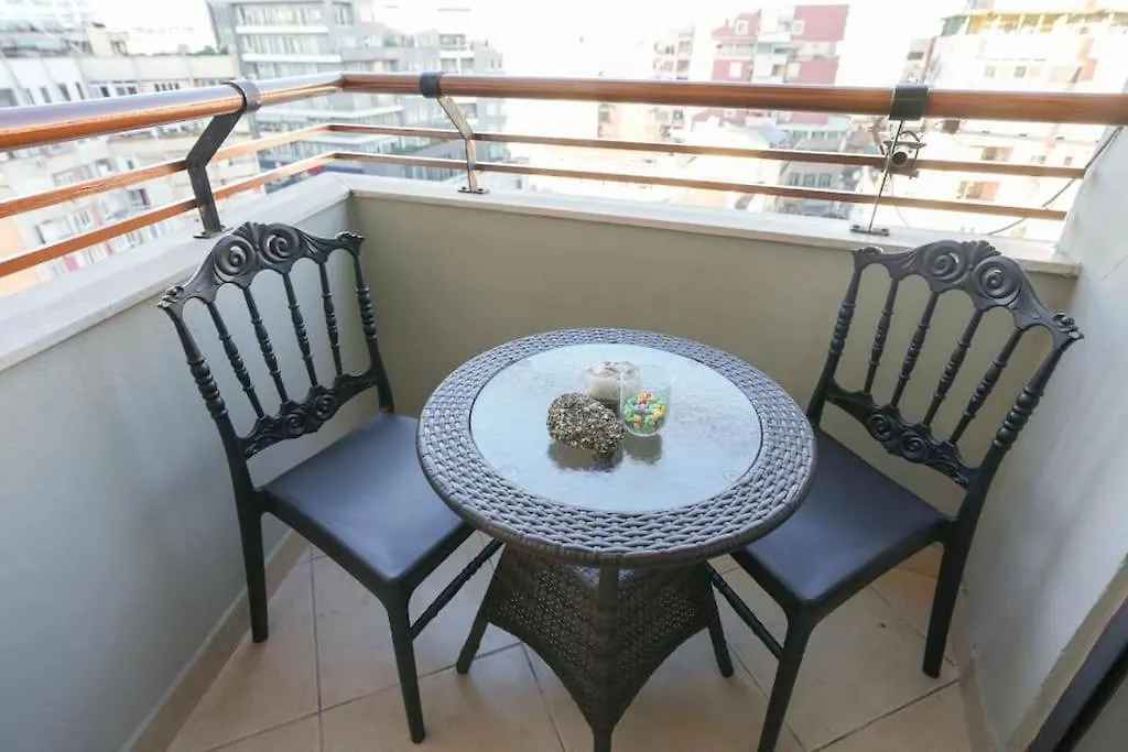 Staycation, City Center Apartment With Balcony Tirana