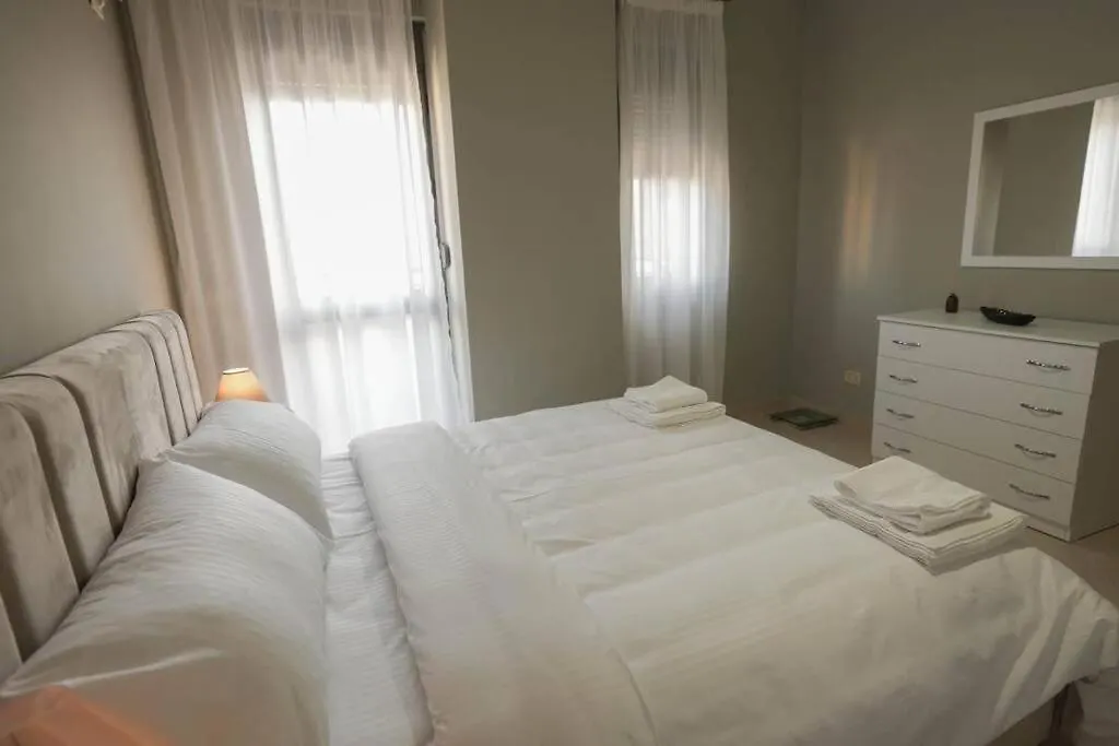Staycation, City Center Apartment With Balcony Tirana