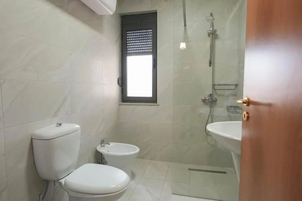 Staycation, City Center Apartment With Balcony Tirana