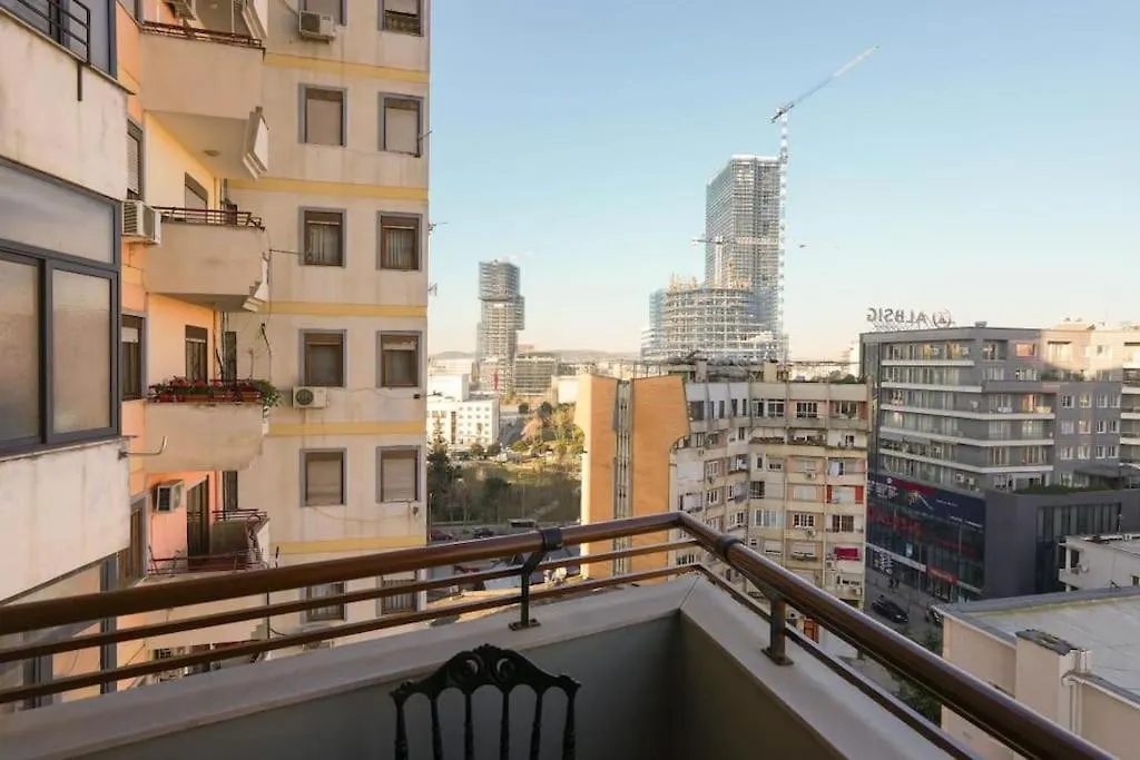 Staycation, City Center Apartment With Balcony Tirana Albanien