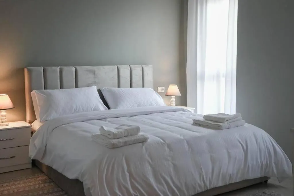 Staycation, City Center Apartment With Balcony Tirana